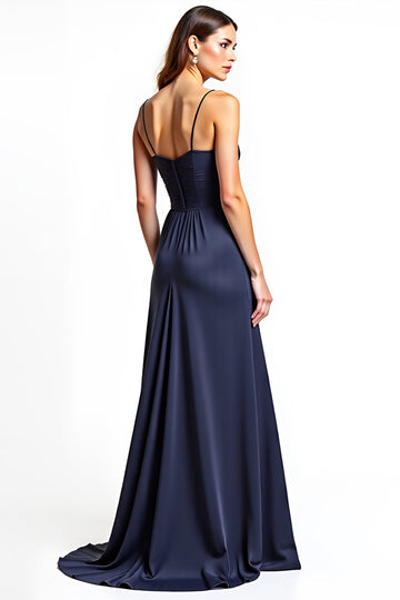 Tirantes de espagueti de línea A azul marino Vestido largo de invitada de boda de gasa fruncida con abertura